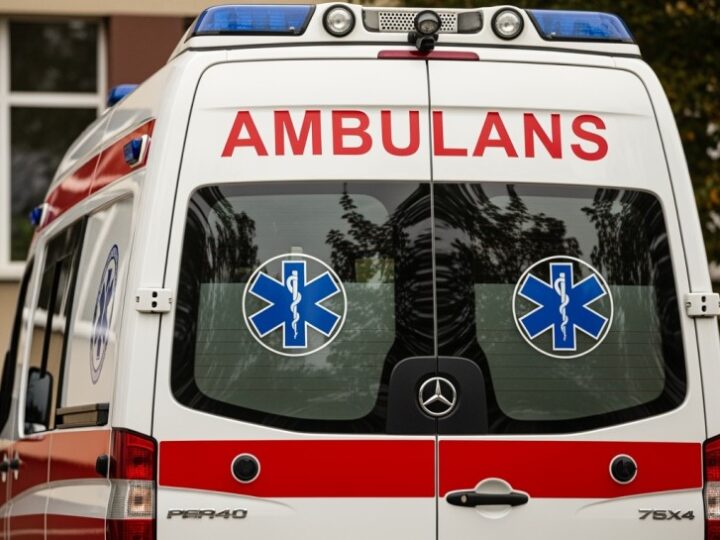 Ferie 2026: Bezpieczne zabawy na lodzie z pomocą Straży Miejskiej i WOPR