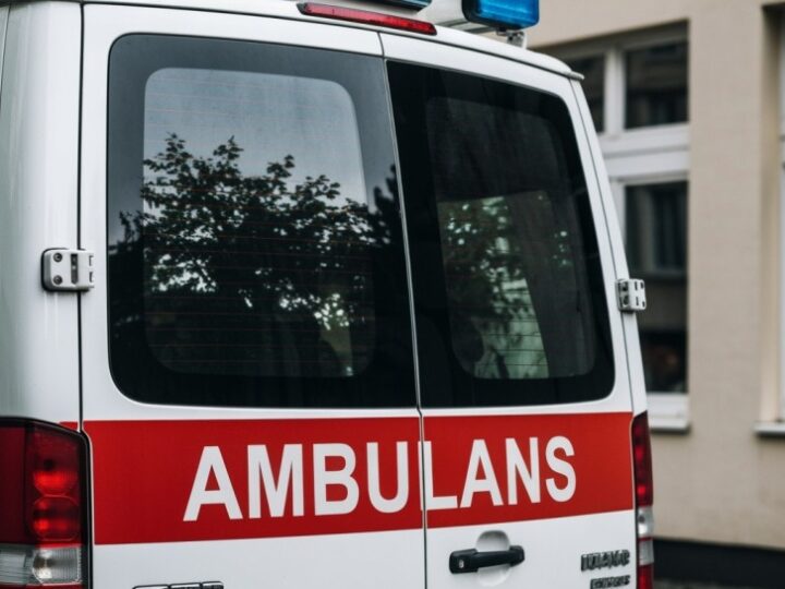 Współpraca w akcji: Policjanci doskonalą umiejętności ratownictwa lodowego