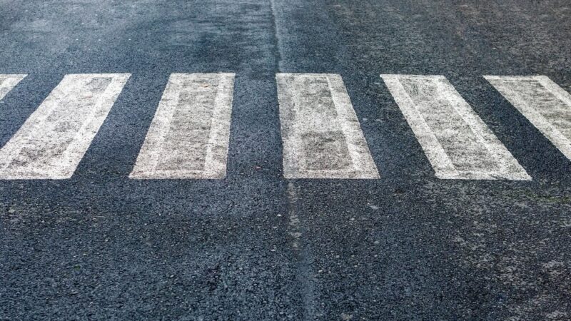 Zimowe niebezpieczeństwa: Jak uzyskać odszkodowanie po wypadku w drodze do pracy?