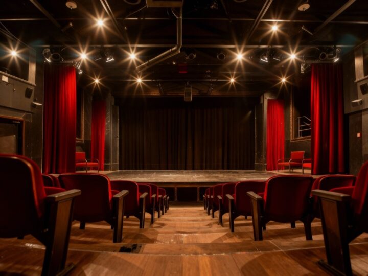 Teatralny Półmaraton: Osiem Godzin Performansów i Prawdziwych Opowieści