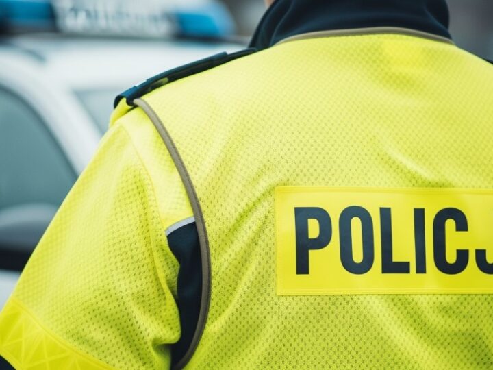 Zagrożenie na drodze: niesprawny pojazd i źle zabezpieczony ładunek w Jeleniej Górze