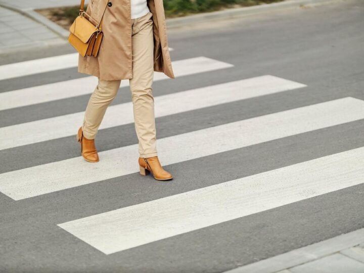 Policjant w akcji: Bohaterska pomoc pieszej po groźnym potrąceniu na przejściu