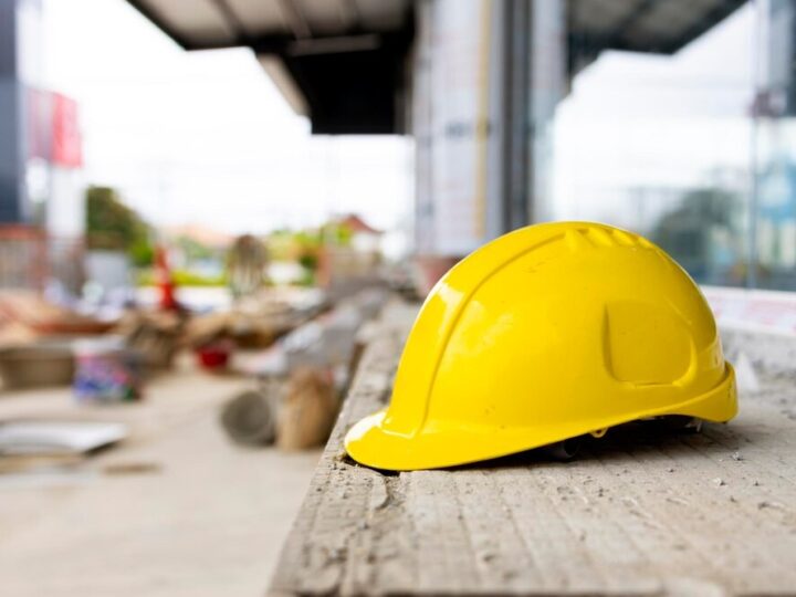 Ekspresowy remont dachu na Tęczowej po dramatycznym incydencie z drzewem