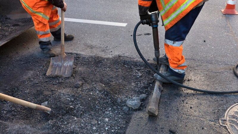 Utrudnienia drogowe i przerwy w dostawie wody w weekend na Kamiennej i Ślężnej