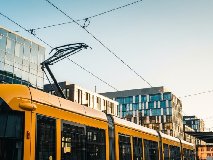 Tramwaje we Wrocławiu w chaosie po zerwaniu sieci trakcyjnej