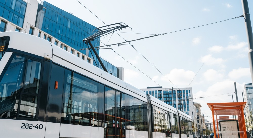 Samochód zablokował torowisko: Tramwaje w objazd!