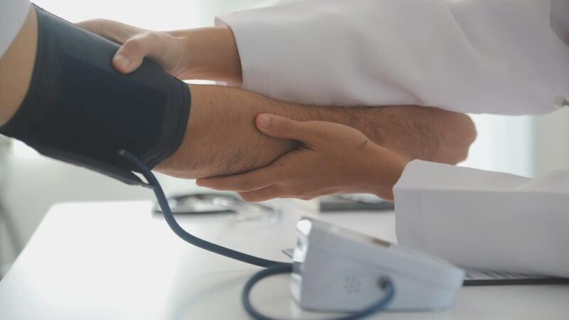 Dzielnicowi z Kłodzka: Bohaterowie w akcji ratują życie!