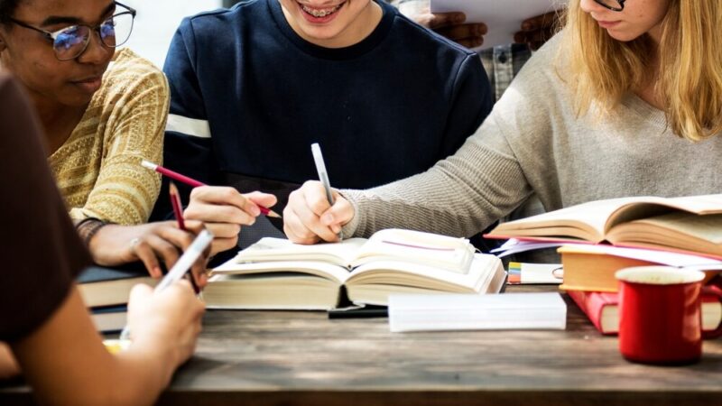 Młodzież z Radwanic odkrywa świat samorządu w Siechnicach