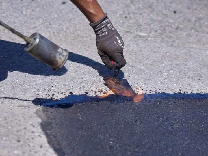 Nowa nawierzchnia na Powstańców Śląskich: Wrocław modernizuje drogi!