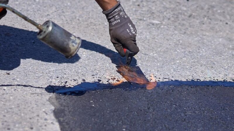 Nowa nawierzchnia na Powstańców Śląskich: Wrocław modernizuje drogi!