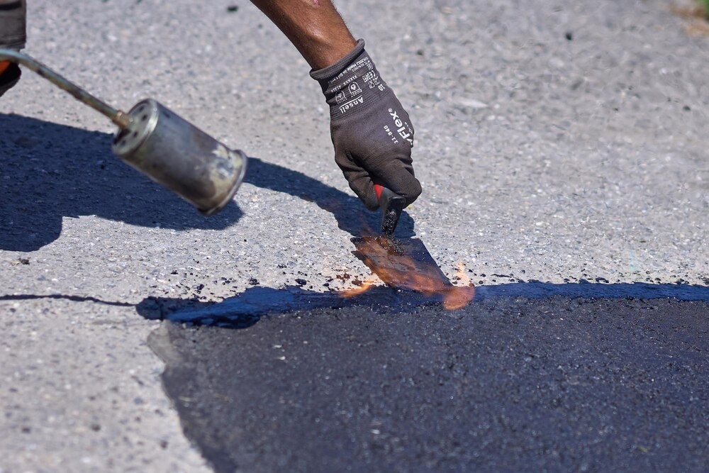 Nowa nawierzchnia na Powstańców Śląskich: Wrocław modernizuje drogi!