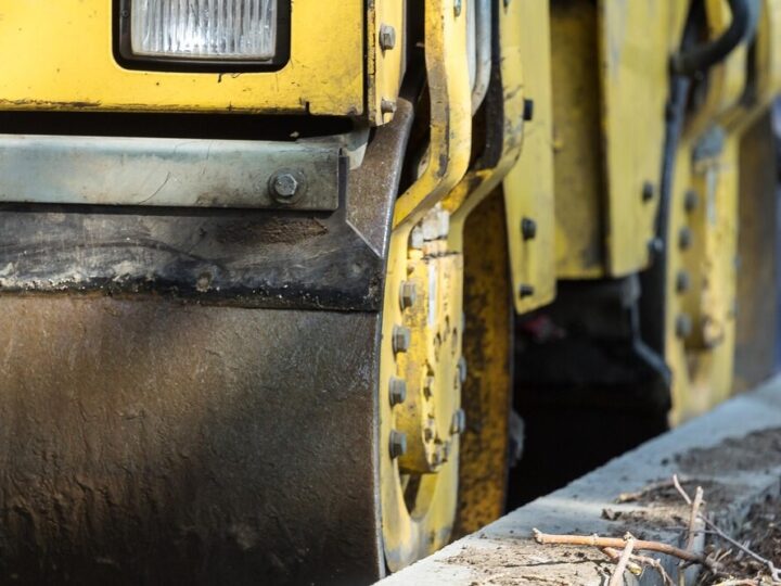 Remont na Powstańców Śląskich: Nocne prace przywrócą płynność ruchu!