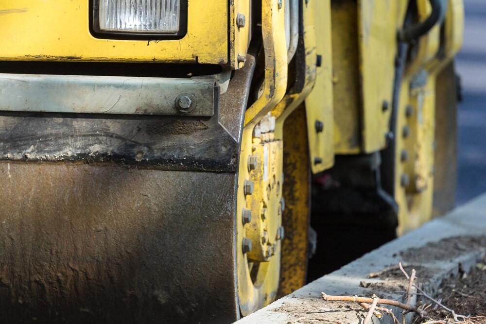 Remont na Powstańców Śląskich: Nocne prace przywrócą płynność ruchu!