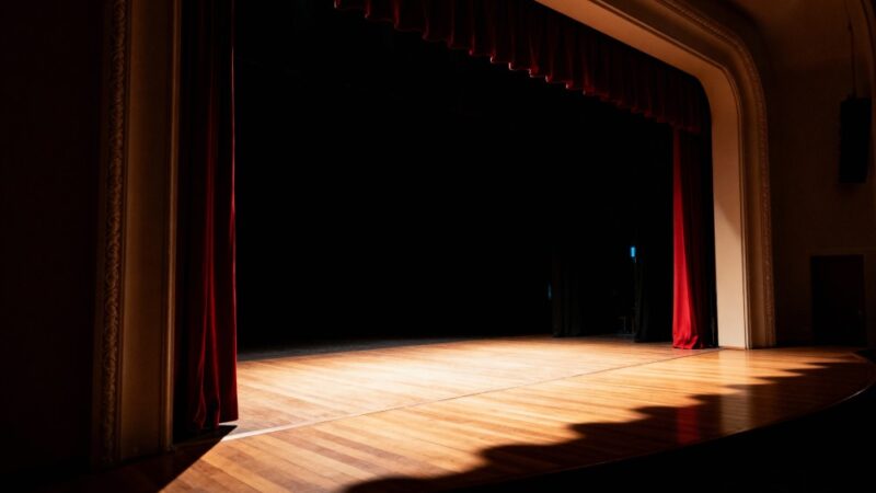 Podcasty „Magazyn Teatralny”: Odkryj tajemnice za kulisami teatru!