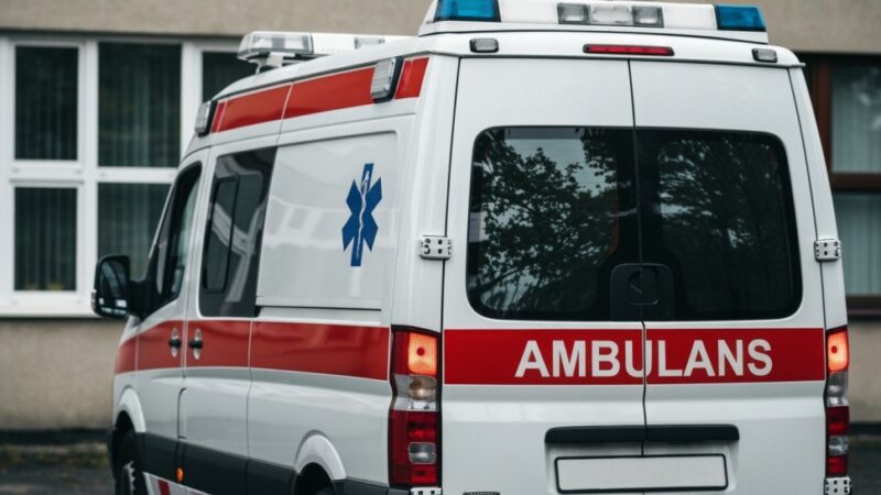 Policjanci wybili szybę, ratując uwięzioną kobietę w Oleśnicy