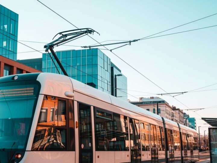 Tramwaje znów na ul. Trzebnickiej po porannym wypadku!