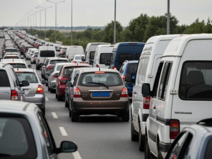 Kolizja na Podwalu: Utrudnienia w ruchu przy Pl. Jana Pawła II