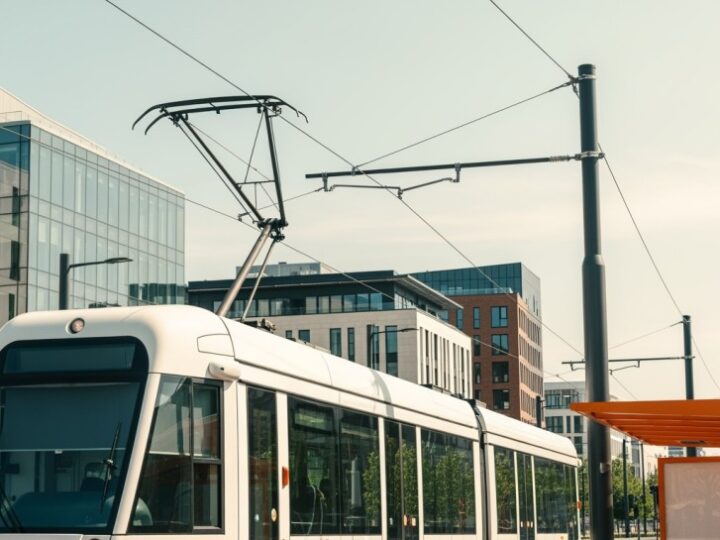 Nowa era komunikacji w Wrocławiu: Zakończenie przebudowy Bardzkiej!