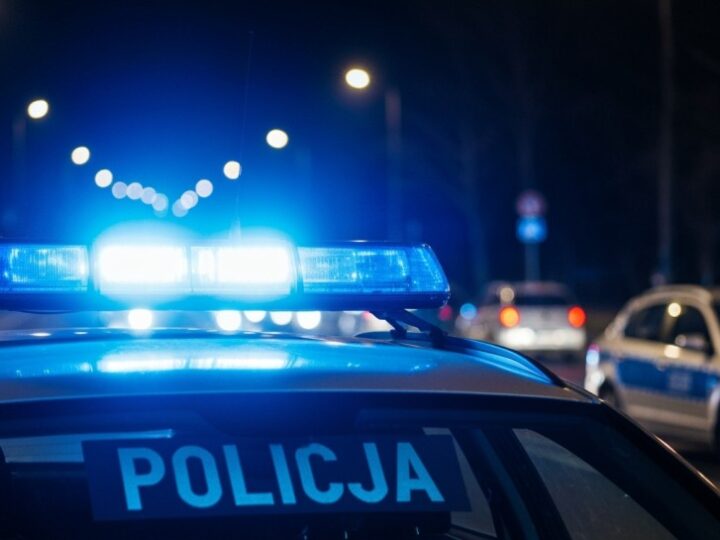 Policjanci z Wrocławia zatrzymali parę złodziei, a kobieta schowała się w skrzyni łóżka