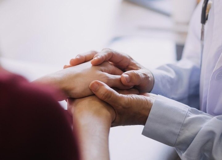 Edukacja dla seniorów: Klucz do bezpieczeństwa w codziennym życiu