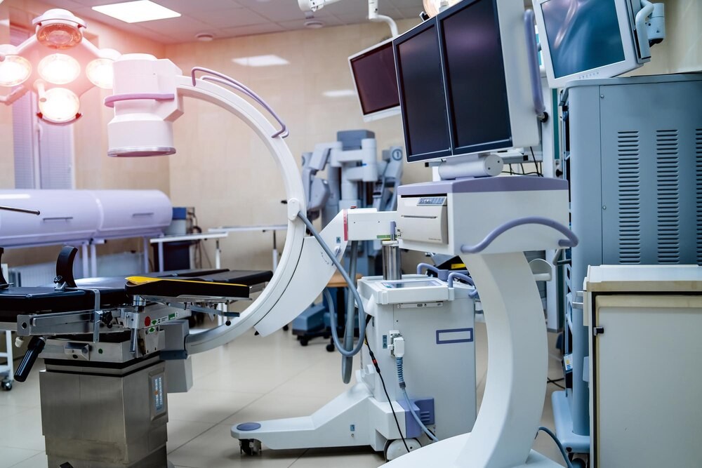 Policjantka uczy harcerzy, jak bezpiecznie poruszać się w sieci