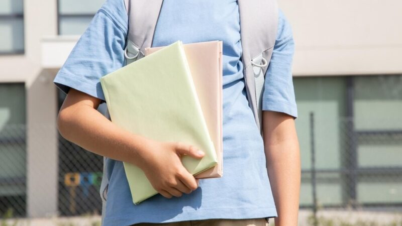 Mundurowi w akcji: Uczniowie odkrywają realia życia w zakładzie karnym