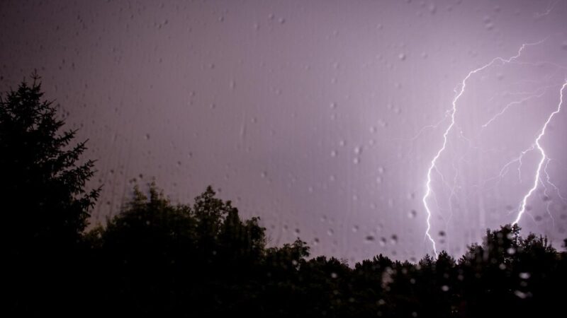 Wrocław w obliczu żywiołu: silne burze i deszcze już w niedzielę!