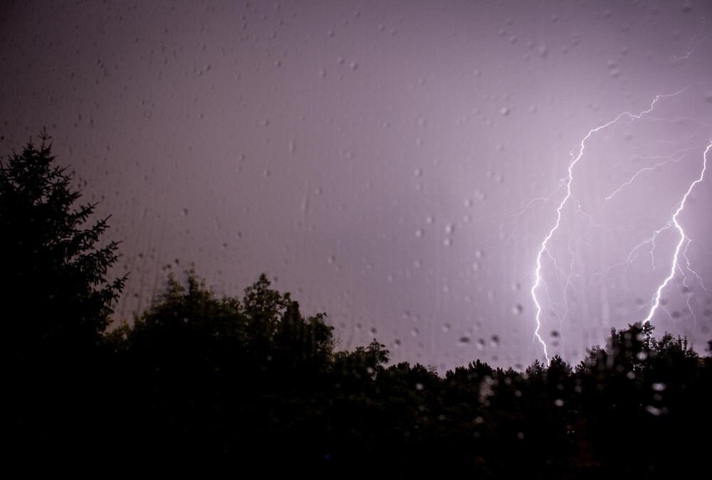 Wrocław w obliczu żywiołu: silne burze i deszcze już w niedzielę!