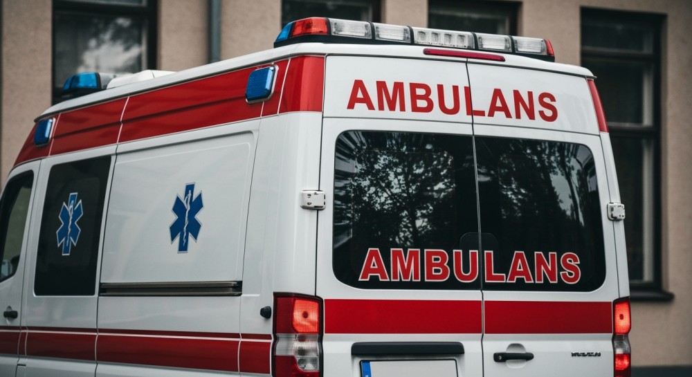 Policjanci z Wrocławia ratują 90-letnią kobietę po upadku na jezdnię