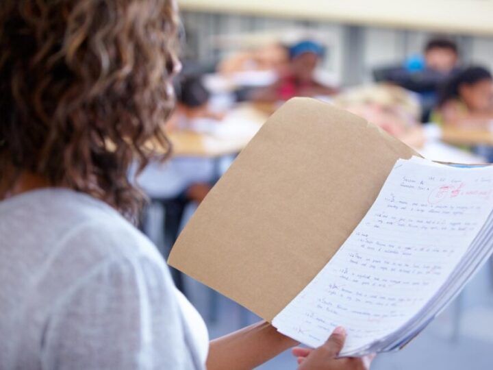 Bezpieczni na uczelni: Policjanci uczą wrocławskich pracowników samoobrony