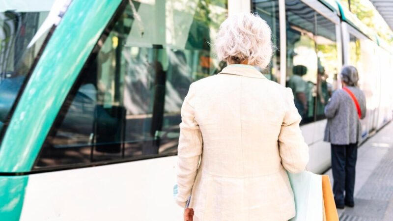 Wrocławskie tramwaje w chaosie: Awarie na Piłsudskiego i Pilczyckiej!