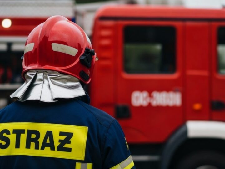 Wrocławscy strażacy doskonalą umiejętności ratunkowe przy ciężarówkach