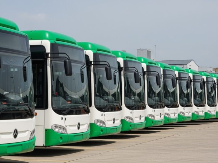 Zmiany w kursowaniu autobusów we Wrocławiu: co oznaczają dla pasażerów?
