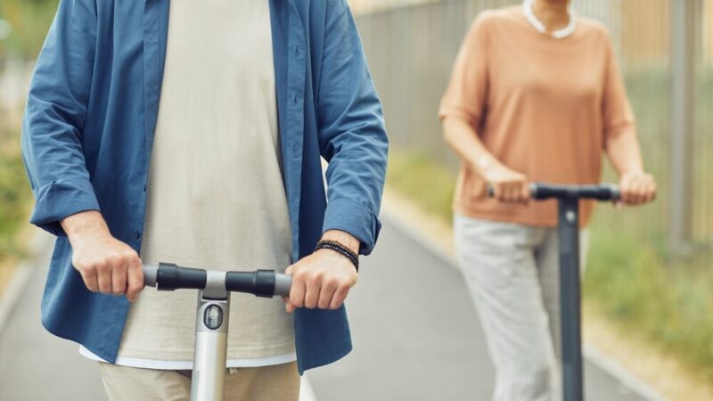 Hulajnoga w rękach nietrzeźwego: podwójne zatrzymanie w Dzierżoniowie