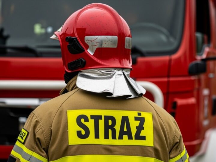Odwaga w ogniu: Sierżant ratuje seniora z płonącego mieszkania