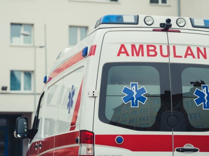 Dramatyczna akcja ratunkowa: Dziecko uwięzione w nagrzanym aucie