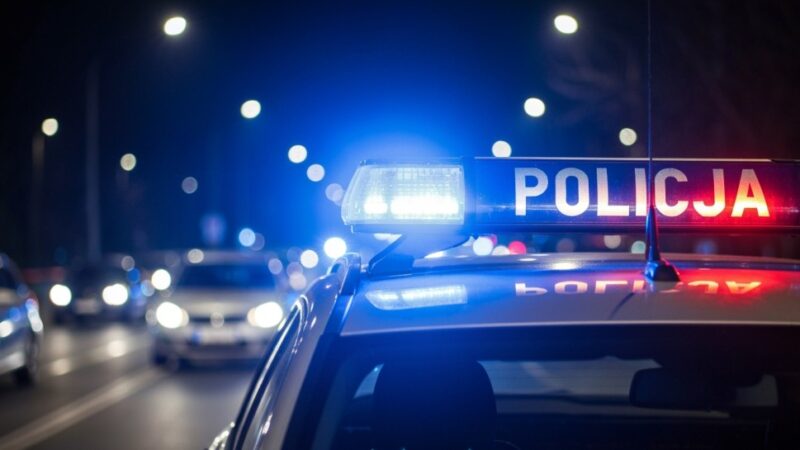 Groźny wypadek na drodze w lwóweckim – apel policji o rozsądek za kierownicą