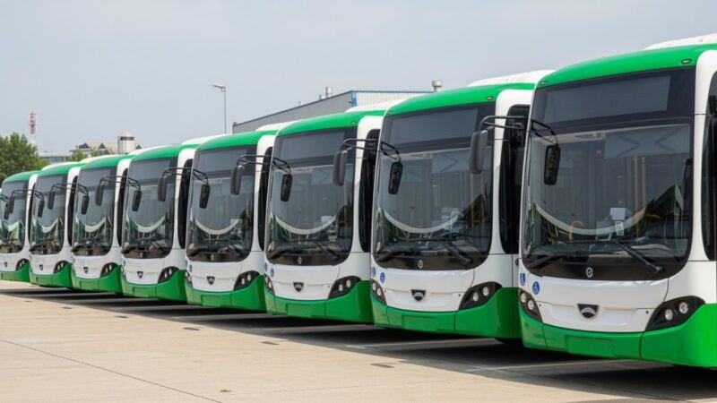 Elektryczna rewolucja we Wrocławiu: Autobusy na trasie do lotniska tylko z napędem ekologicznym!