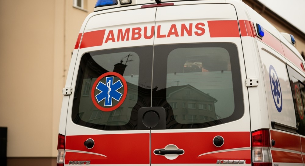 Policjanci ratują zagubioną sarenkę w upalny dzień