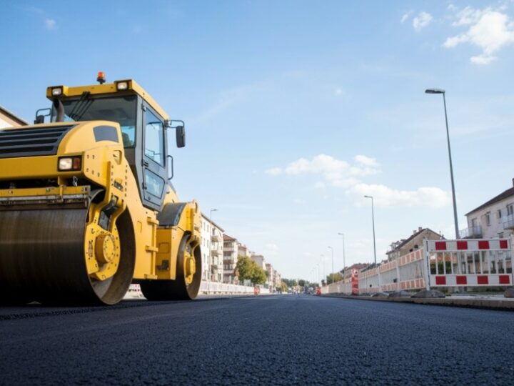 Nowe inwestycje drogowe w Powiecie Wrocławskim – umowy na przebudowę i poprawę nawierzchni dróg podpisane!