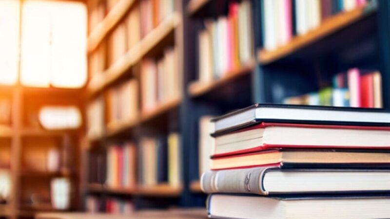 Poezja Marka Śniecińskiego: Nowy tom, nowe spojrzenie na rzeczywistość