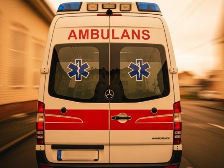 Ewakuacja w trudnych warunkach: Strażacy ratują pacjenta we Wrocławiu