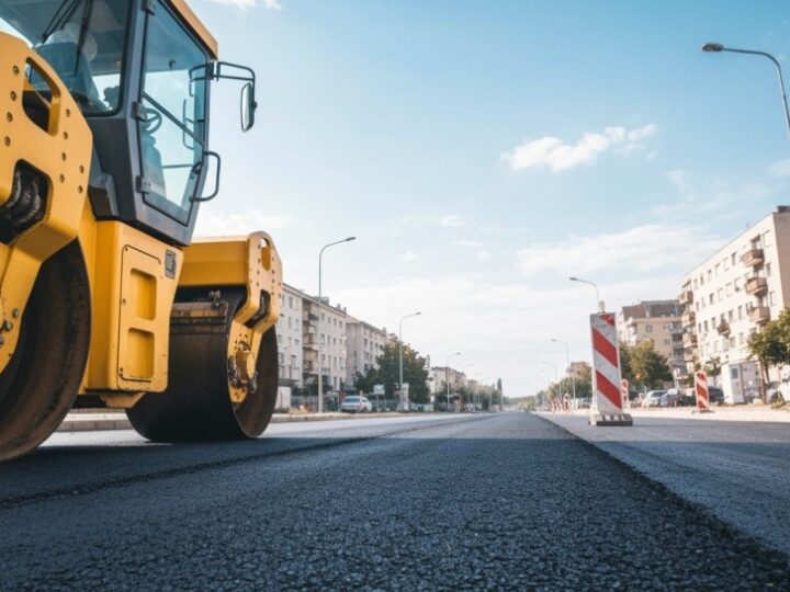 Nowa era dla ulicy Gajowickiej: Asfaltowanie w pełnym toku!
