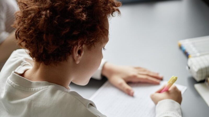 Bezpieczny powrót do szkoły: Kluczowe zasady dla dzieci