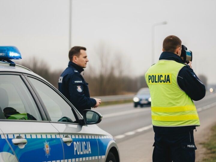 Niebezpieczne wyprzedzanie na przejściu dla pieszych – kierowca w opałach!