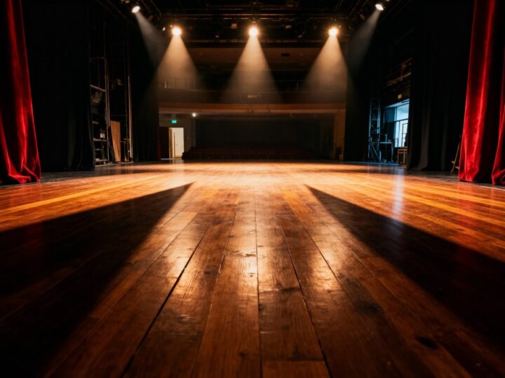 Teatr Polski w drodze: Nowe premiery i spektakle w regionie!