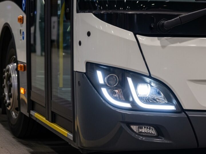 Nowe życie dla przystanków: Remont zatoki autobusowej przy ul. Brücknera w Wrocławiu