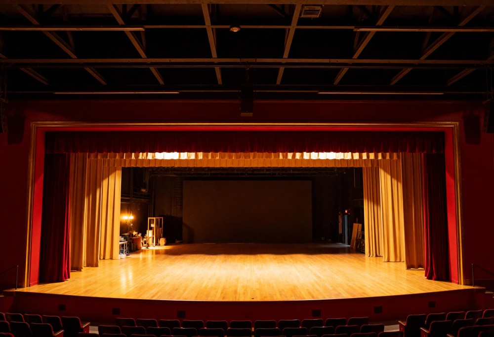 Odkryj magię pierwszego studenckiego teatru satyry we Wrocławiu!