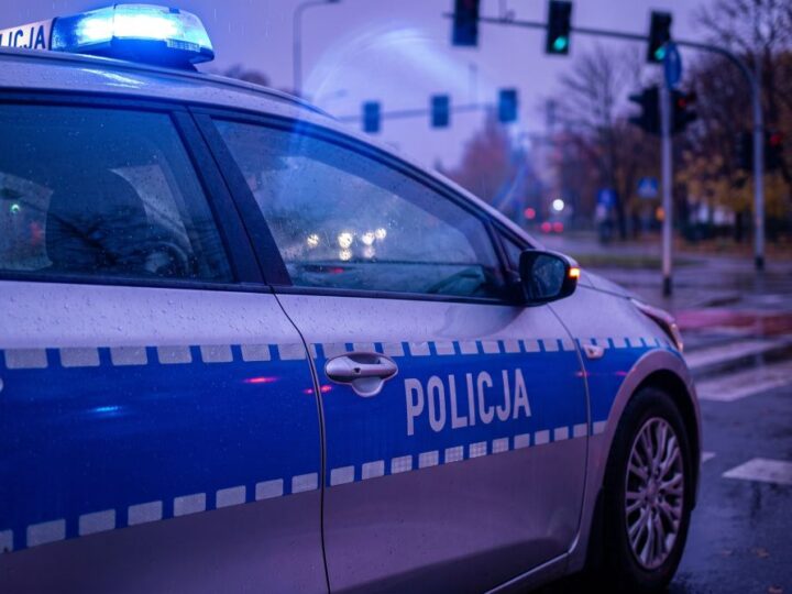 Policja z Dolnego Śląska intensyfikuje walkę z przestępczością pseudokibiców – nowe zatrzymania i odkrycia narkotyków