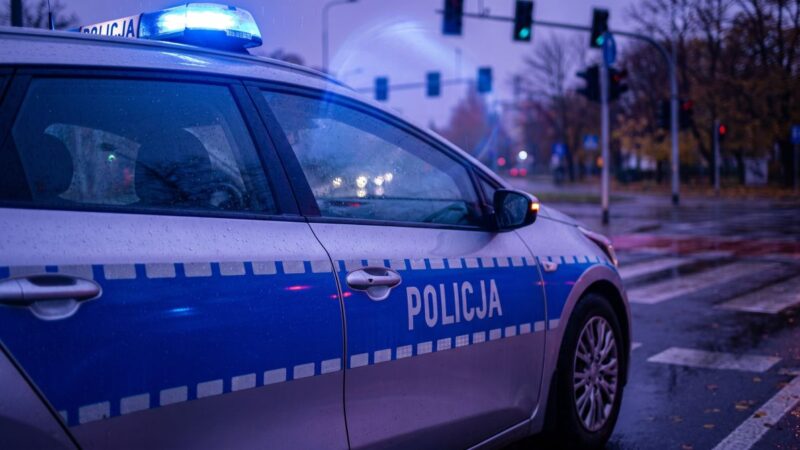 Policja z Dolnego Śląska intensyfikuje walkę z przestępczością pseudokibiców – nowe zatrzymania i odkrycia narkotyków